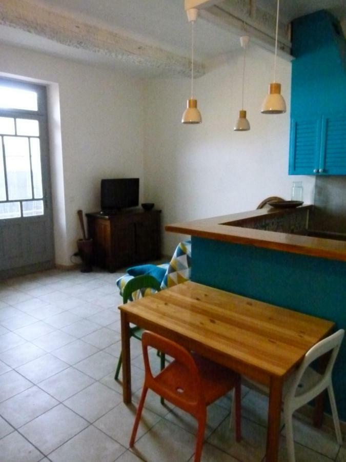 Appartement Au Pied Du Gardon. Remoulins Exterior foto