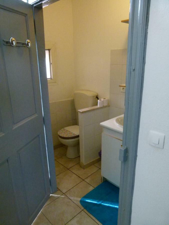 Appartement Au Pied Du Gardon. Remoulins Exterior foto